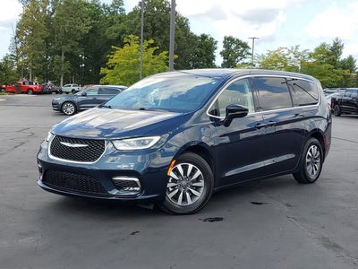 2024 Chrysler Pacifica Hybrid Select